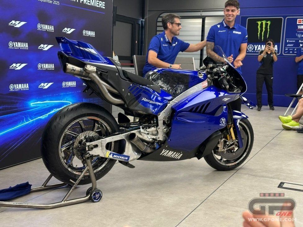 MotoGP: Yamaha unveils M1 V4 in Misano paddock: here are the first images
