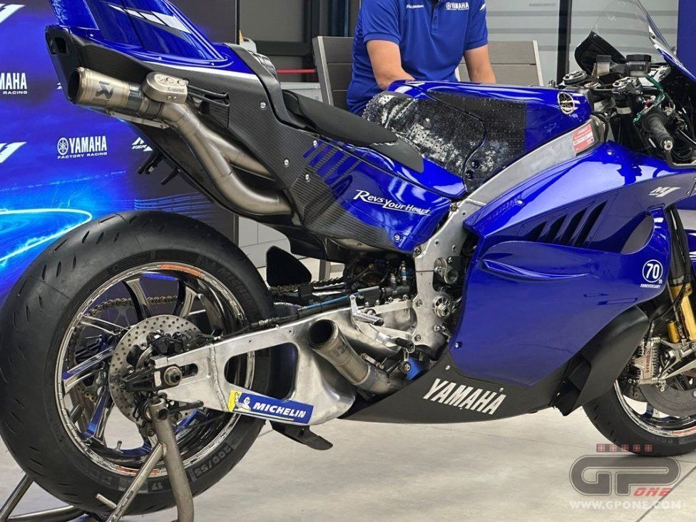 MotoGP: Yamaha unveils M1 V4 in Misano paddock: here are the first images