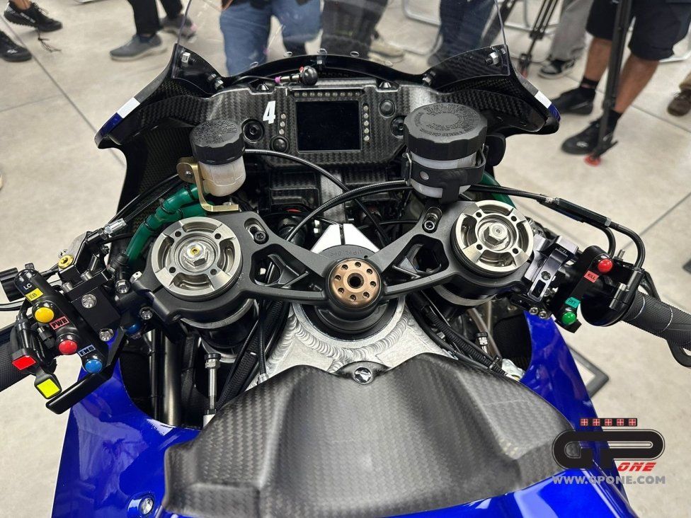 MotoGP: Yamaha unveils the M1 V4 in the Misano paddock: here are the first images