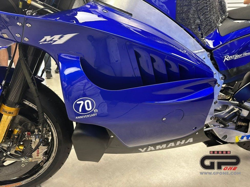 MotoGP: Yamaha unveils the M1 V4 in the Misano paddock: here are the first images