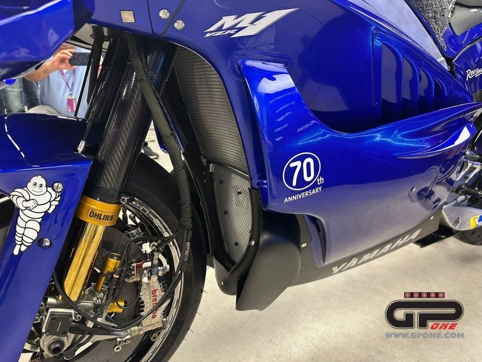 MotoGP: Yamaha unveils the M1 V4 in the Misano paddock: here are the first images