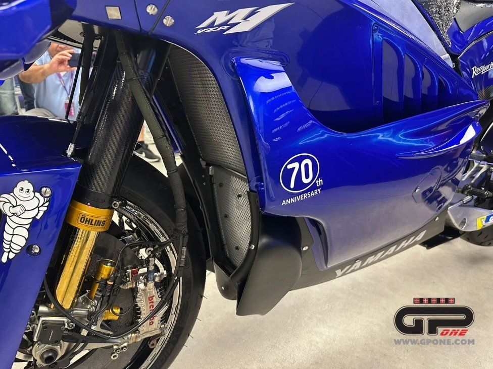 MotoGP: Yamaha unveils the M1 V4 in the Misano paddock: here are the first images