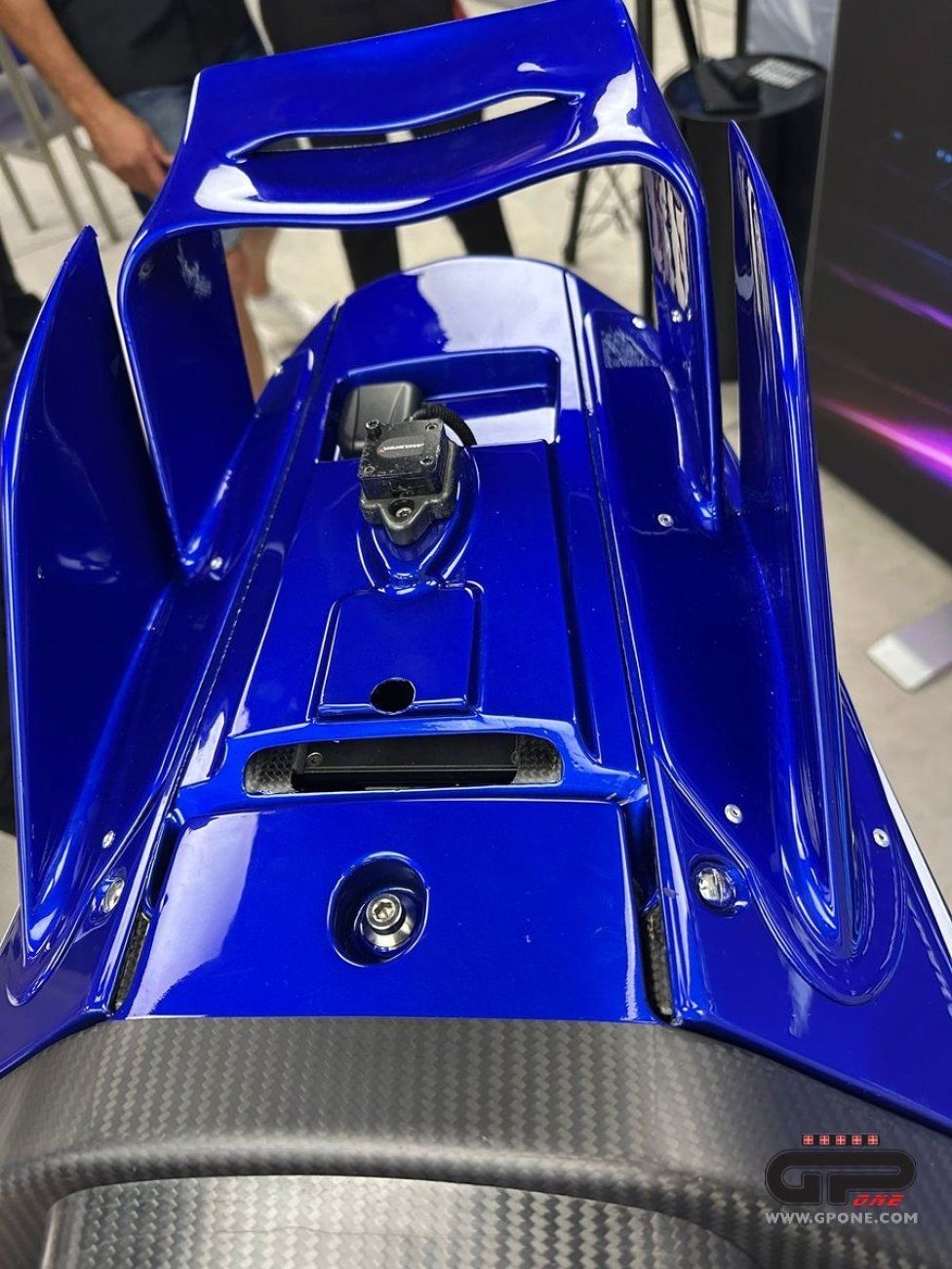 MotoGP: Yamaha unveils the M1 V4 in the Misano paddock: here are the first images