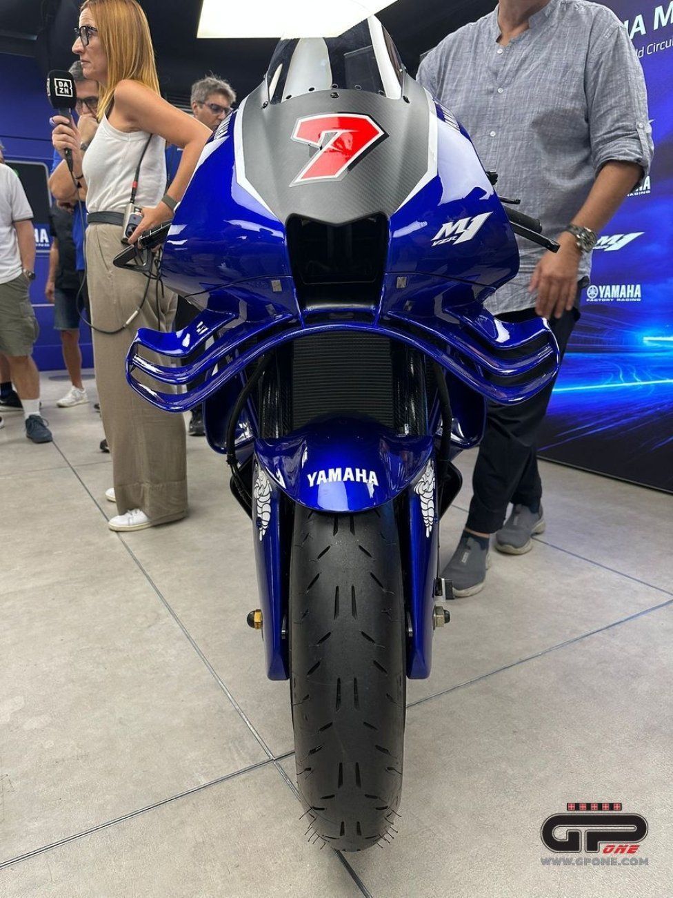 MotoGP: Yamaha unveils the M1 V4 in the Misano paddock: here are the first images