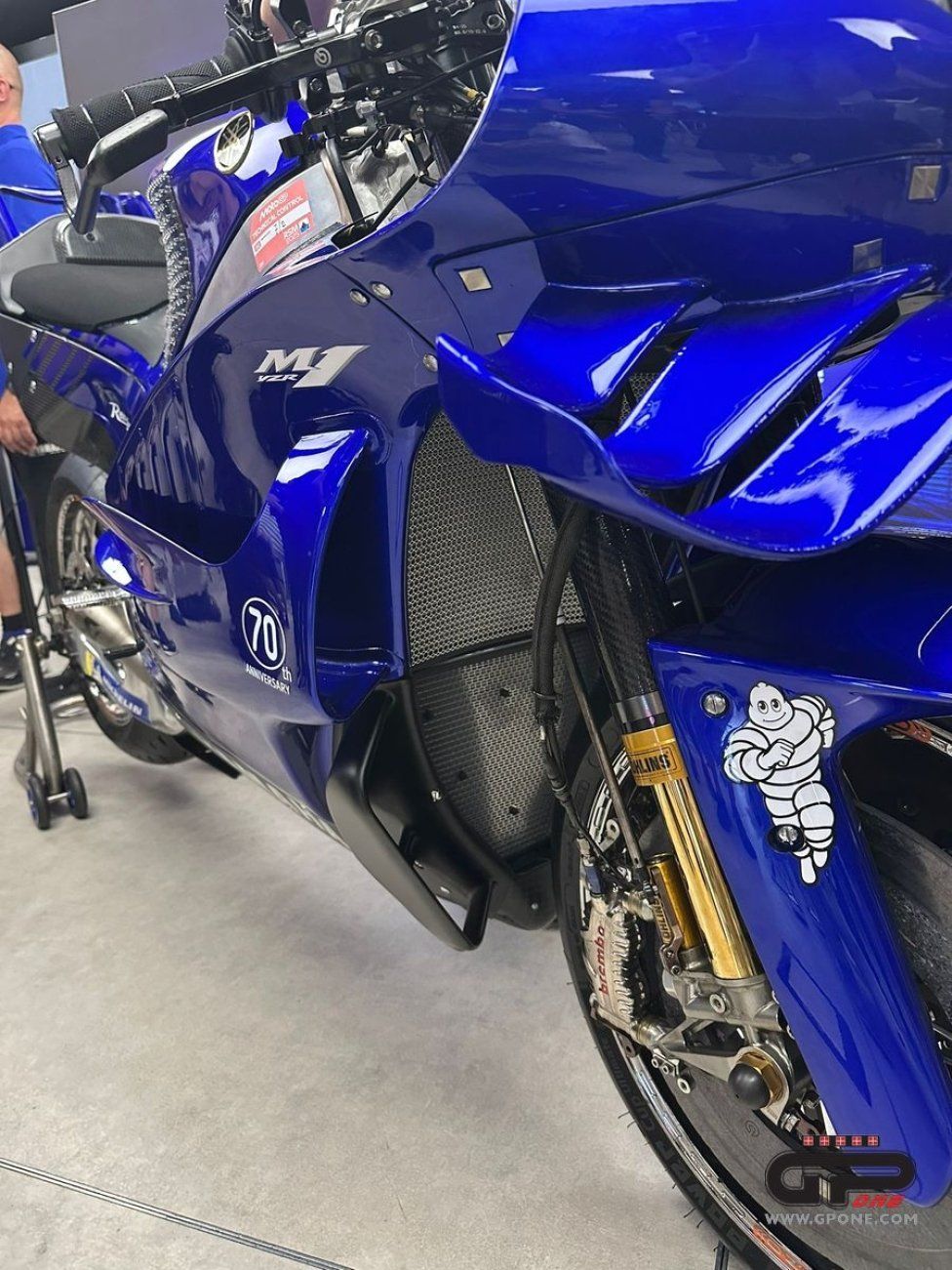 MotoGP: Yamaha unveils the M1 V4 in the Misano paddock: here are the first images