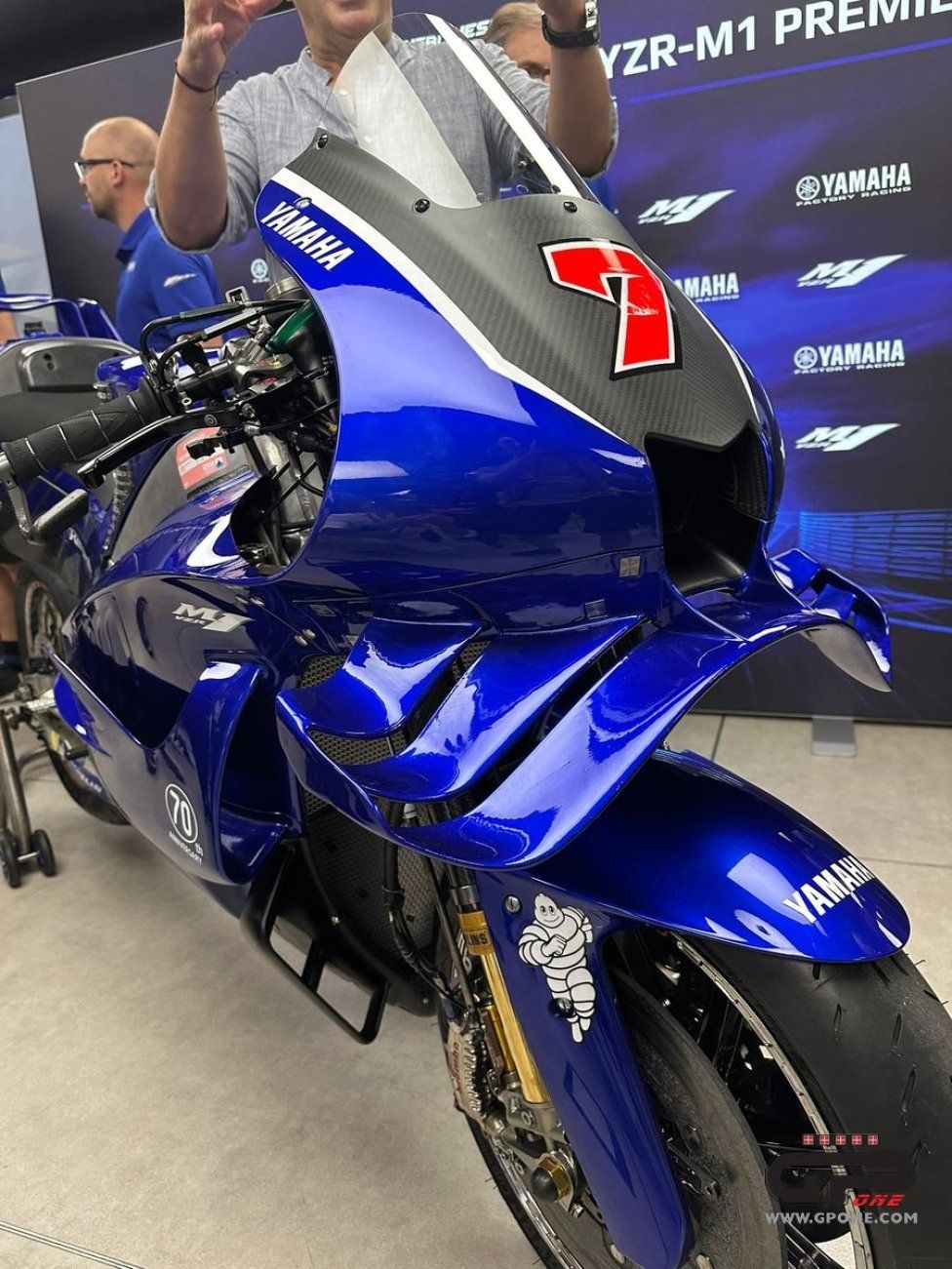 MotoGP: Yamaha unveils the M1 V4 in the Misano paddock: here are the first images