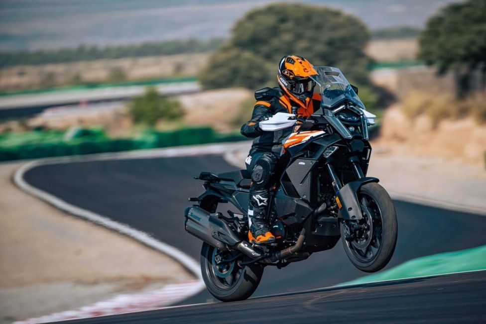 Moto - News: KTM 1390 SUPER ADVENTURE 2026: tre versioni per ogni tipo di utilizzo!