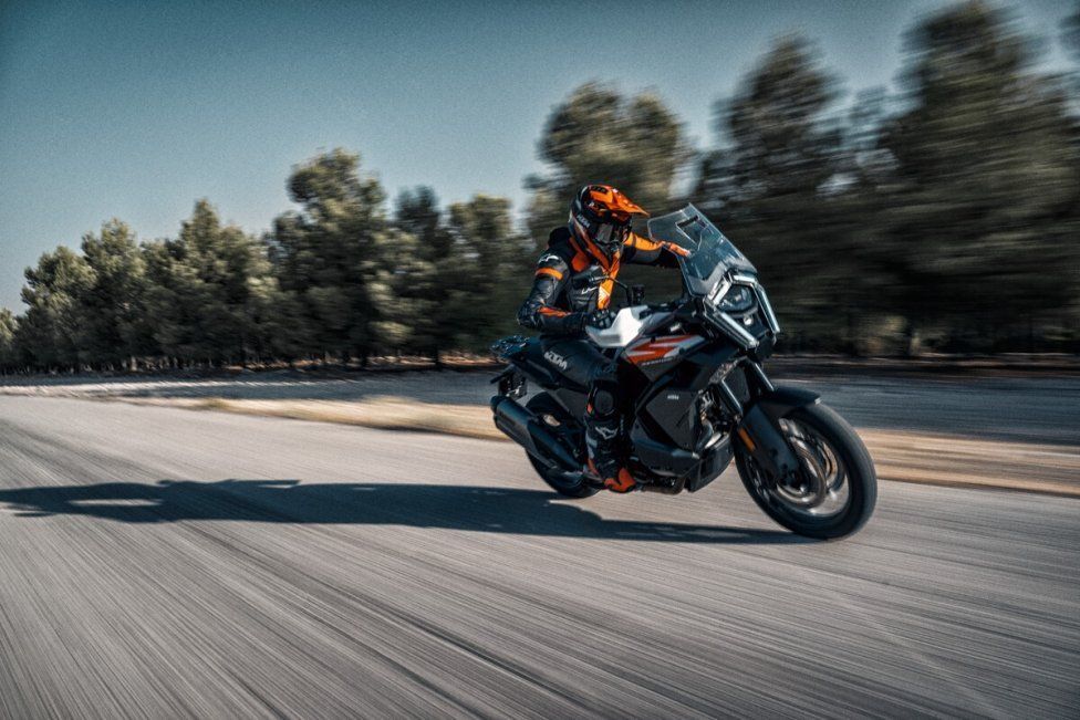 Moto - News: KTM 1390 SUPER ADVENTURE 2026: tre versioni per ogni tipo di utilizzo!