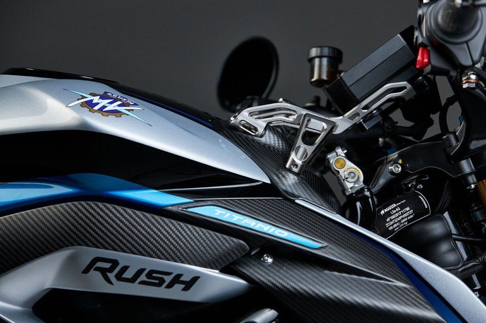 Moto - News: MV Agusta Rush Titanio: l'Hypernaked più estrema mai realizzata a Schiranna