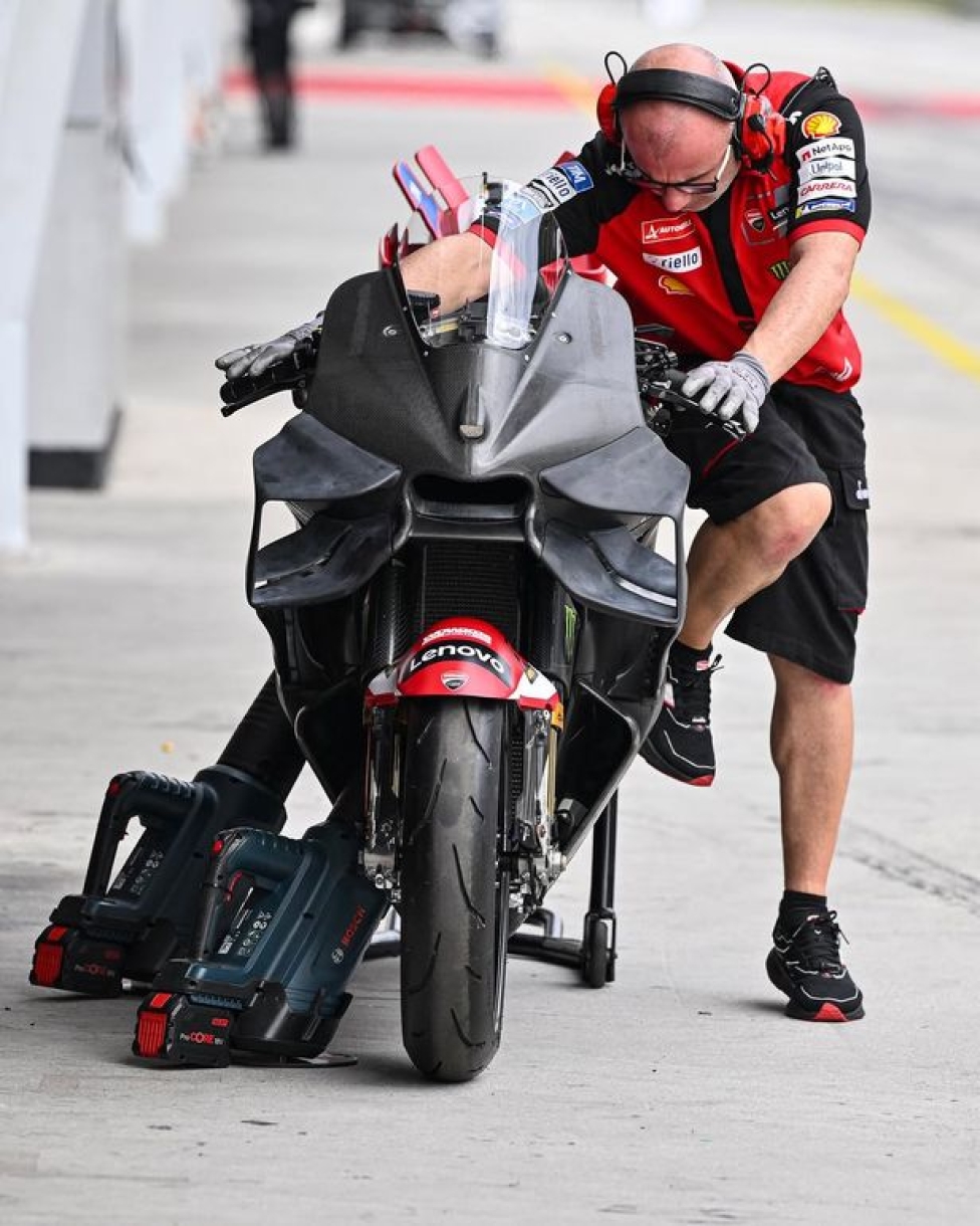 MotoGP: FOTO - Pirro porta al debutto la nuova carena Ducati nello Shakedown di Sepang