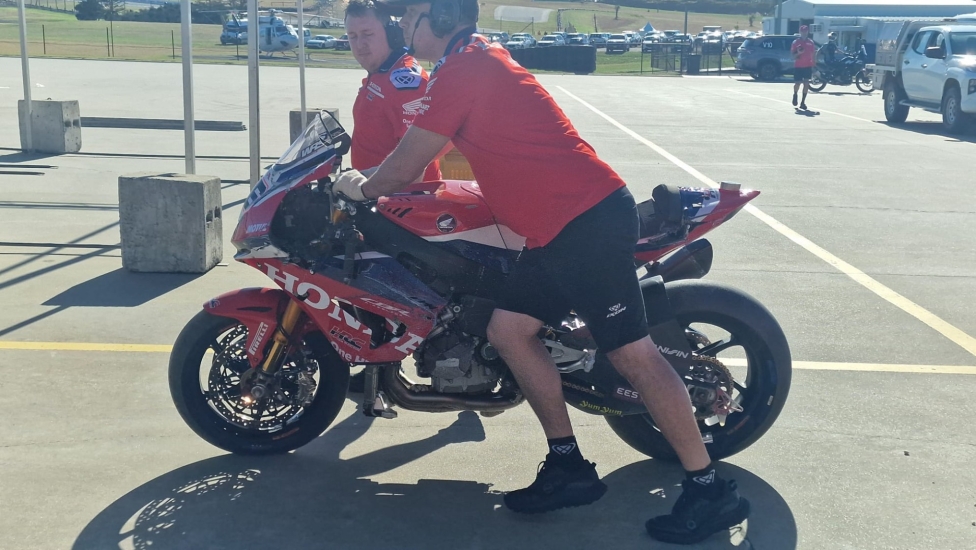 WSBK: Bulega-Lowes-Baldassari-Montella: è martedì rosso a Phillip Island!