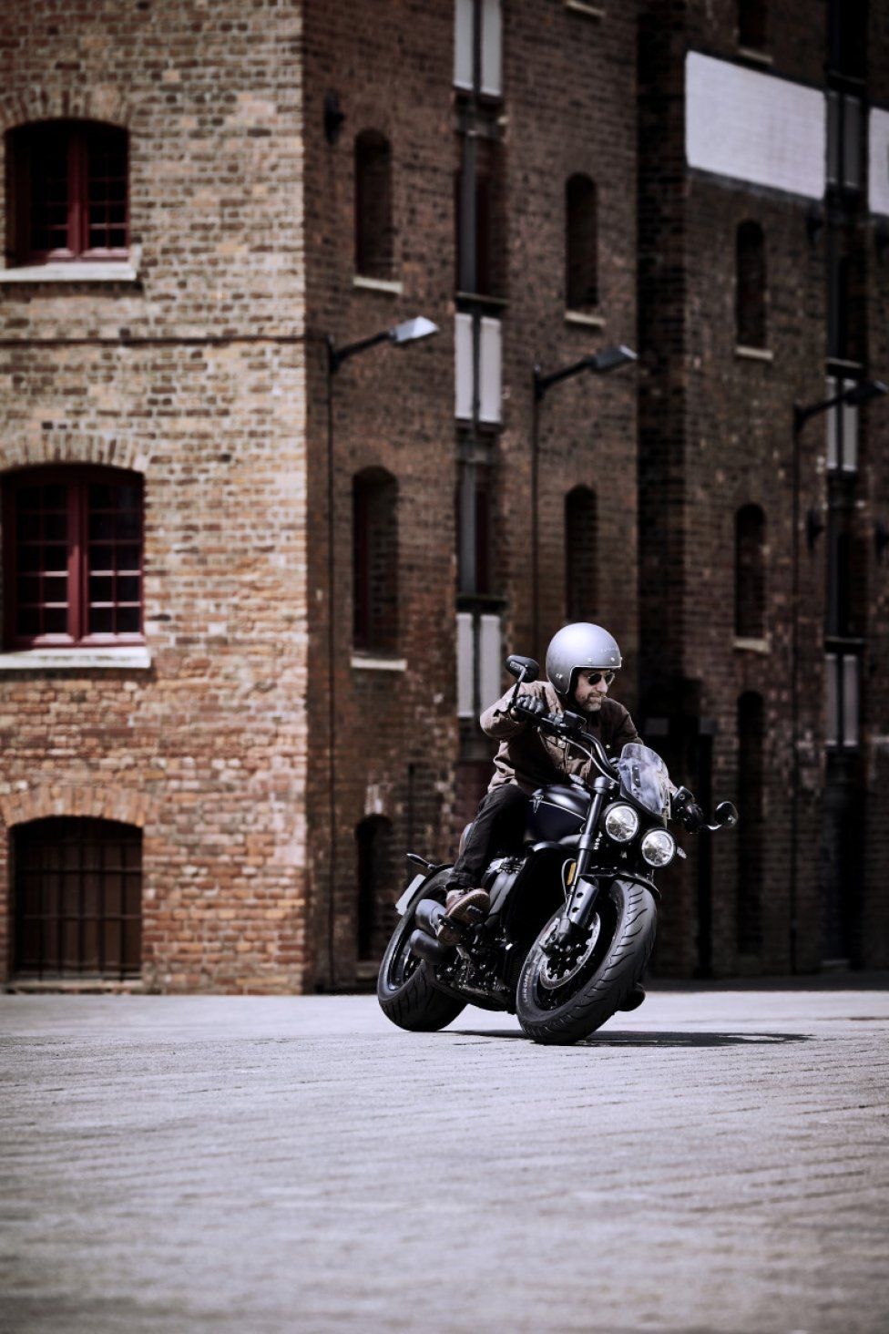 Moto - News: Avon Tyres: la fascia bianca per le Cobra Chrome