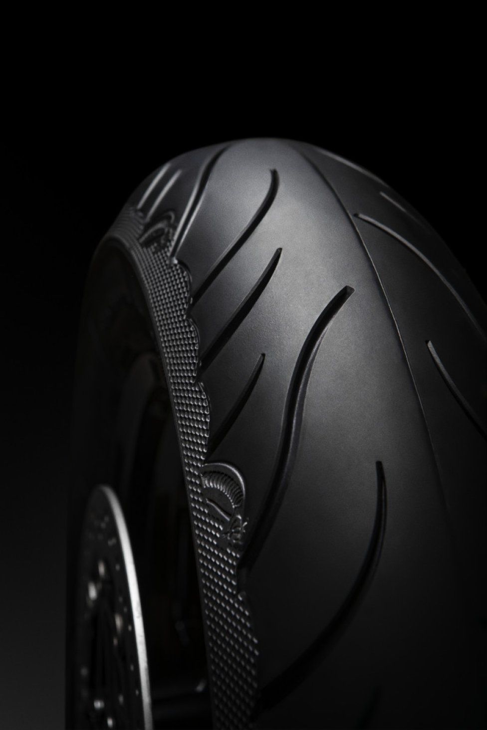 Moto - News: Avon Tyres: la fascia bianca per le Cobra Chrome