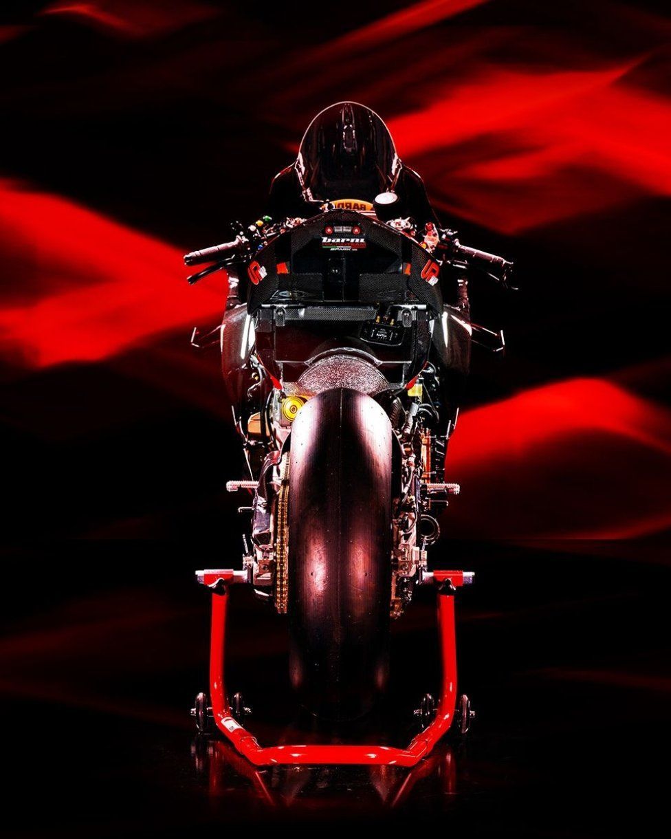 SBK: Bautista e Montella tolgono il velo: ecco le nuove Ducati V4 del team Barni