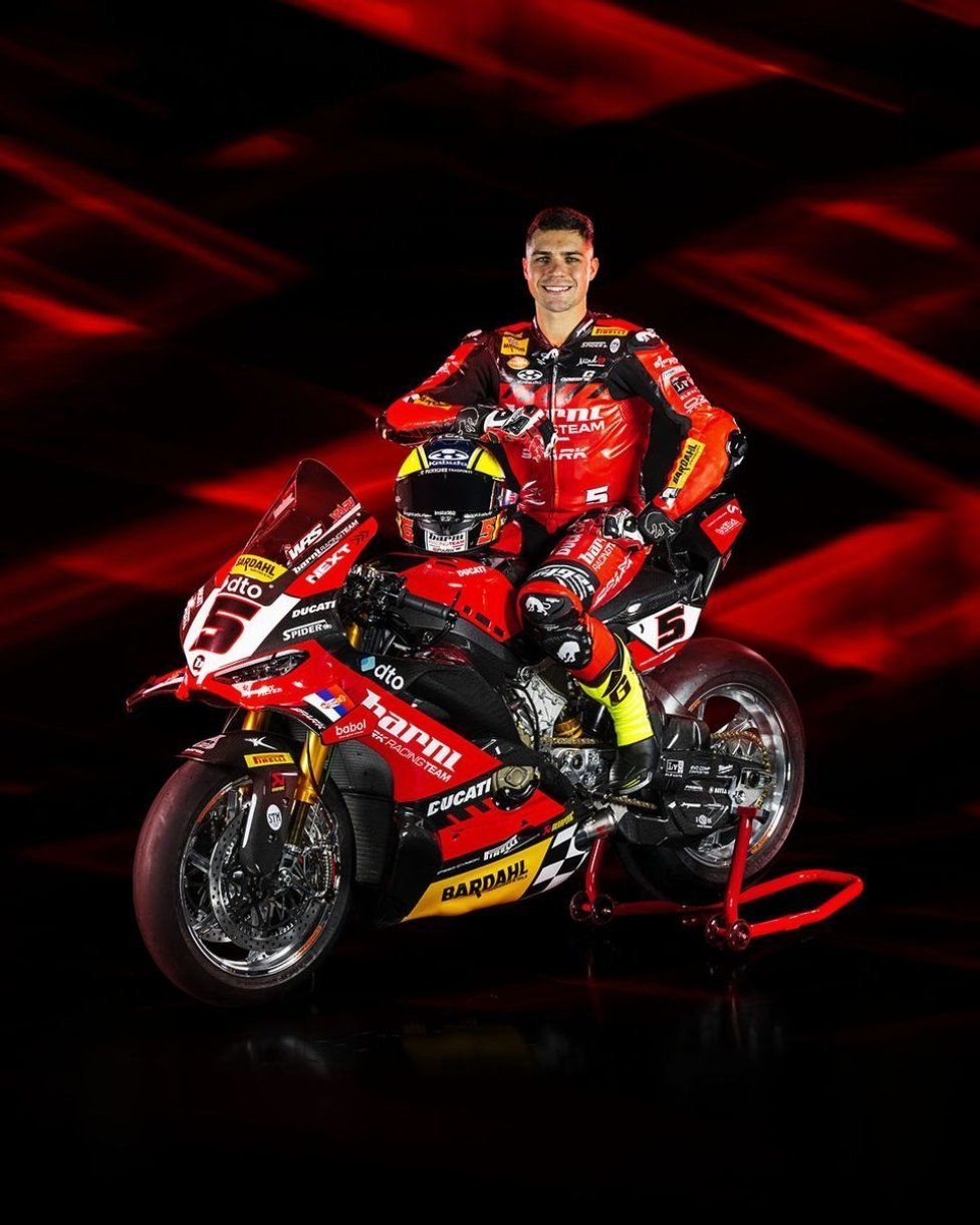 SBK: Bautista e Montella tolgono il velo: ecco le nuove Ducati V4 del team Barni
