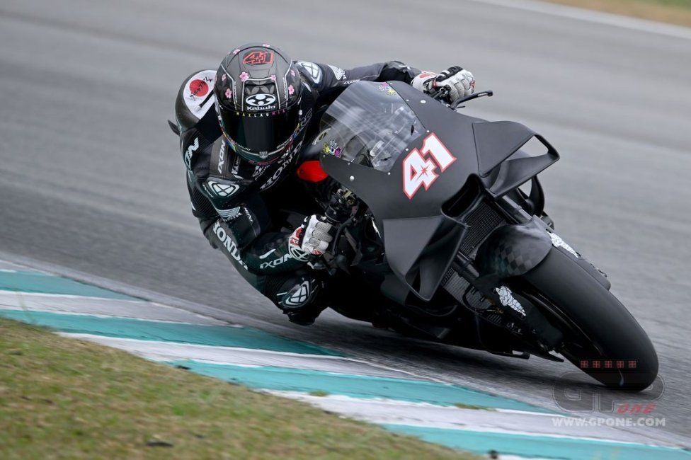 MotoGP: GALLERY - Toprak e i suoi fratelli: le migliori foto dagli Shakedown di Sepang