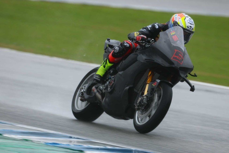 SBK: La pioggia non ferma i test a Jerez: tutte le foto della prima giornata