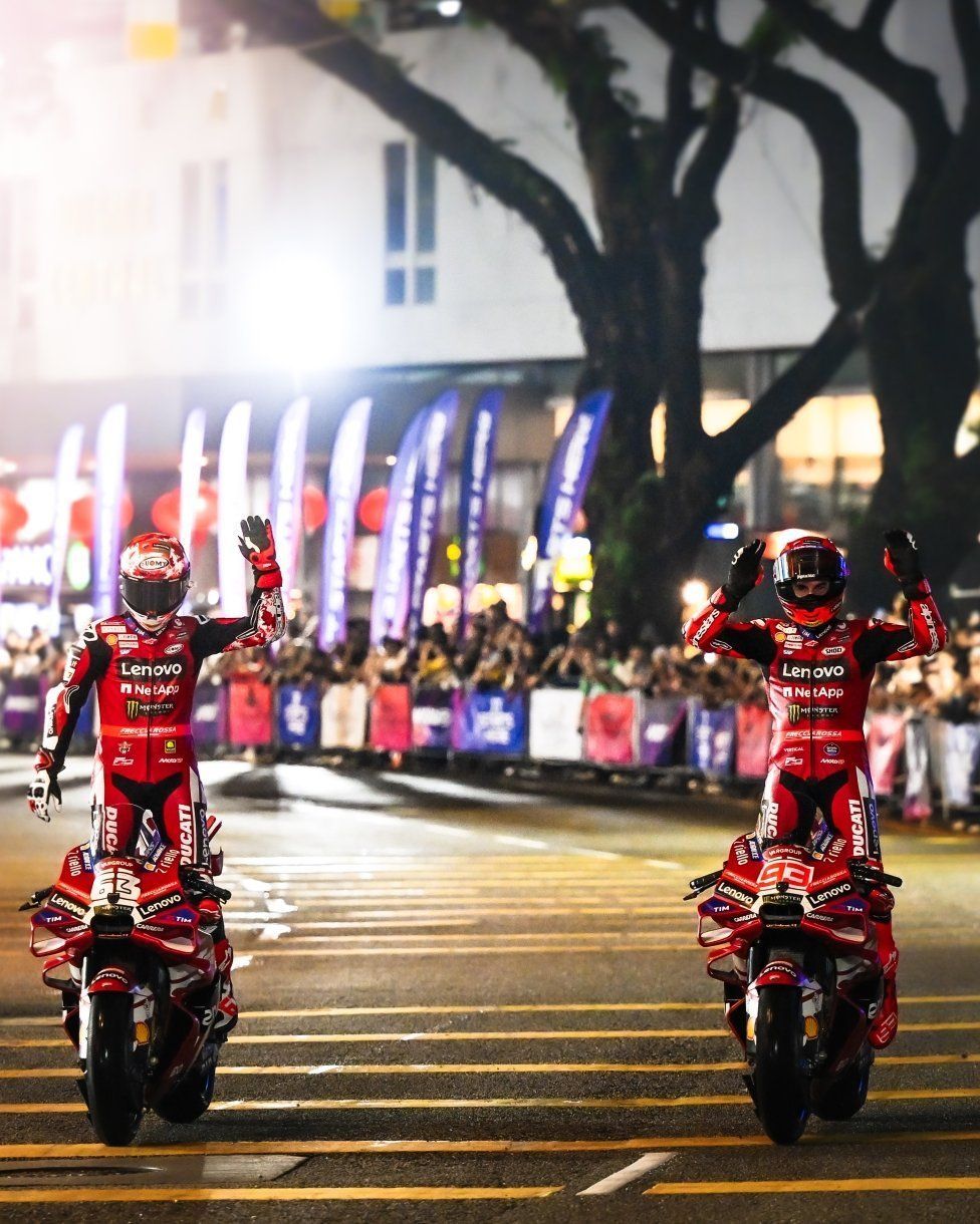 MotoGP: MotoGP invades Kuala Lumpur: street show and 20,000 fans under the Petronas Towers