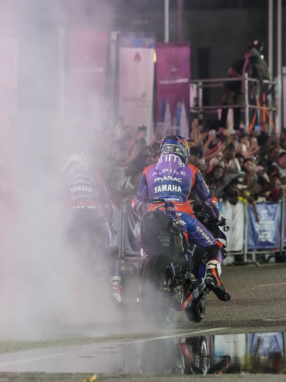 MotoGP: MotoGP invades Kuala Lumpur: street show and 20,000 fans under the Petronas Towers