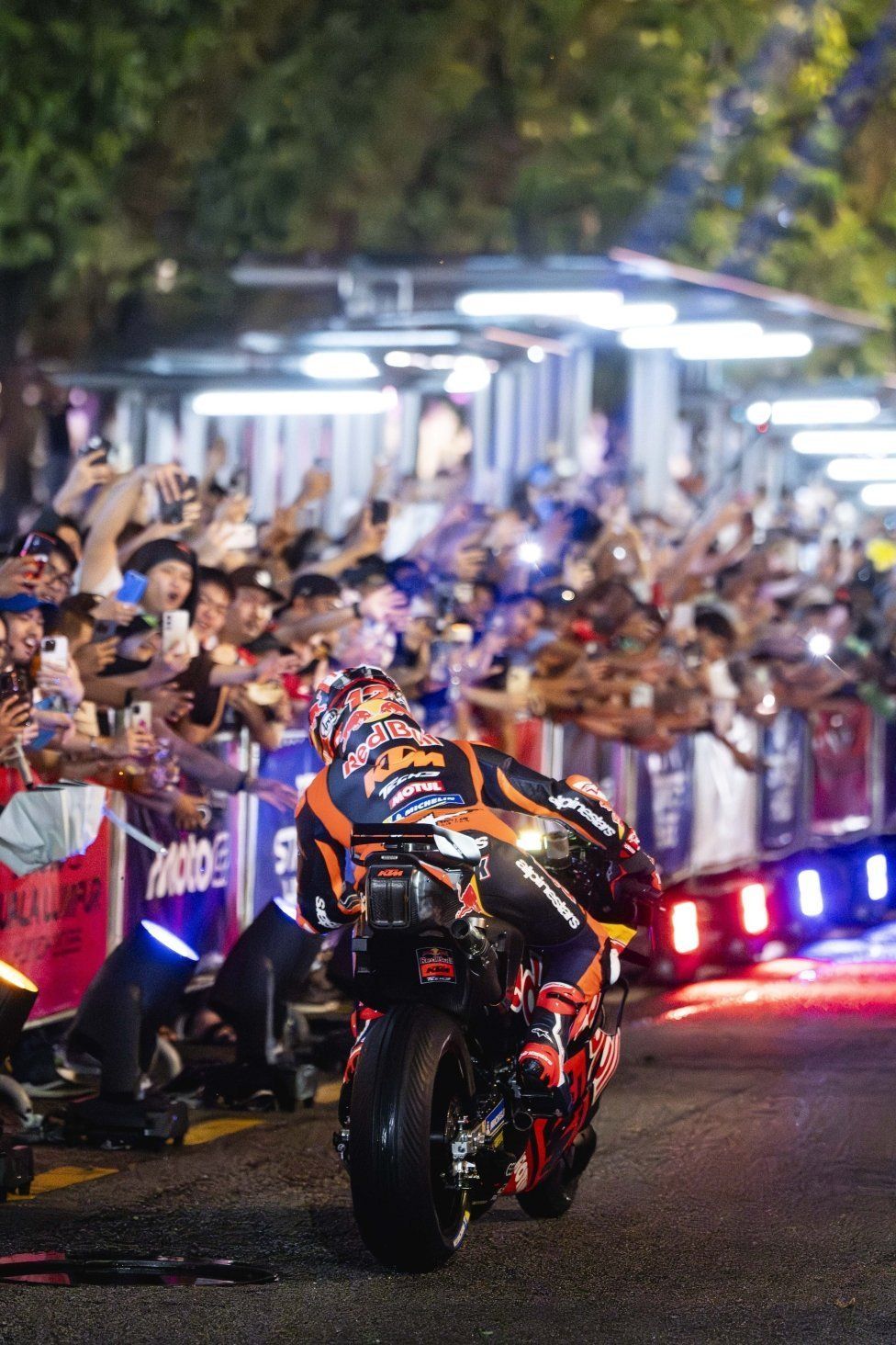 MotoGP: La MotoGP invade Kuala Lumpur: show in strada e 20.00 fan sotto le Torri Petronas