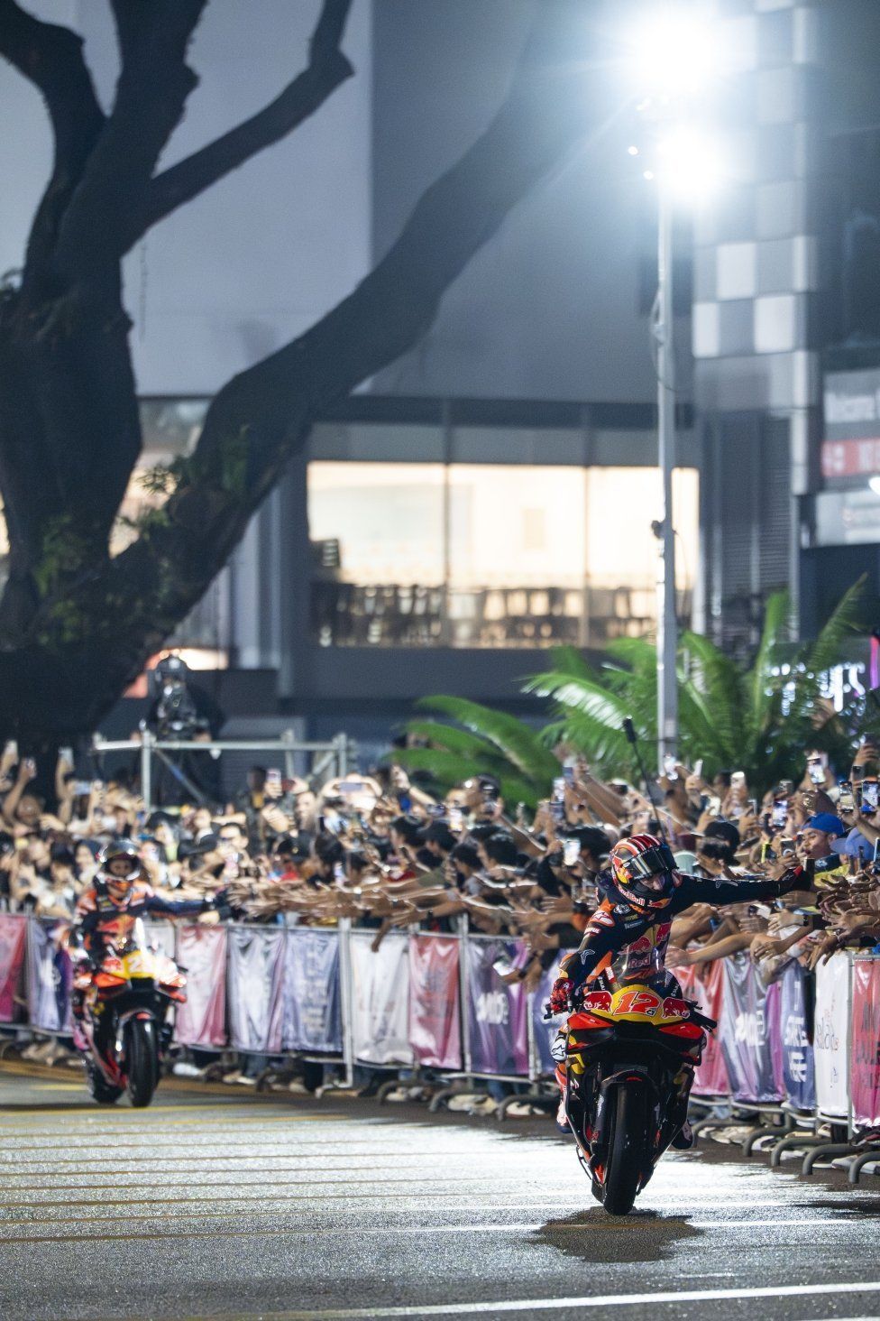 MotoGP: La MotoGP invade Kuala Lumpur: show in strada e 20.00 fan sotto le Torri Petronas