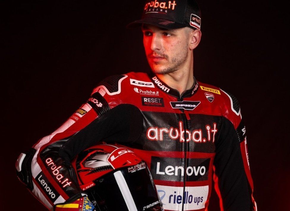 SBK: Bulega e Lecuona tolgono il velo: ecco la nuova Ducati V4!