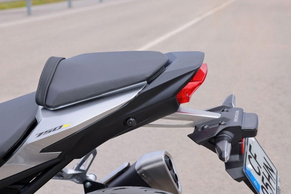 Moto - Test: Honda E-Clutch, la prova completa su CB750 Hornet e XL750 Transalp 2026