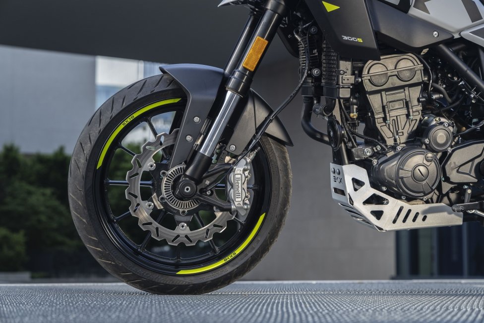 Benelli BKX 300 dan BKX 300 S: semakin berkembang