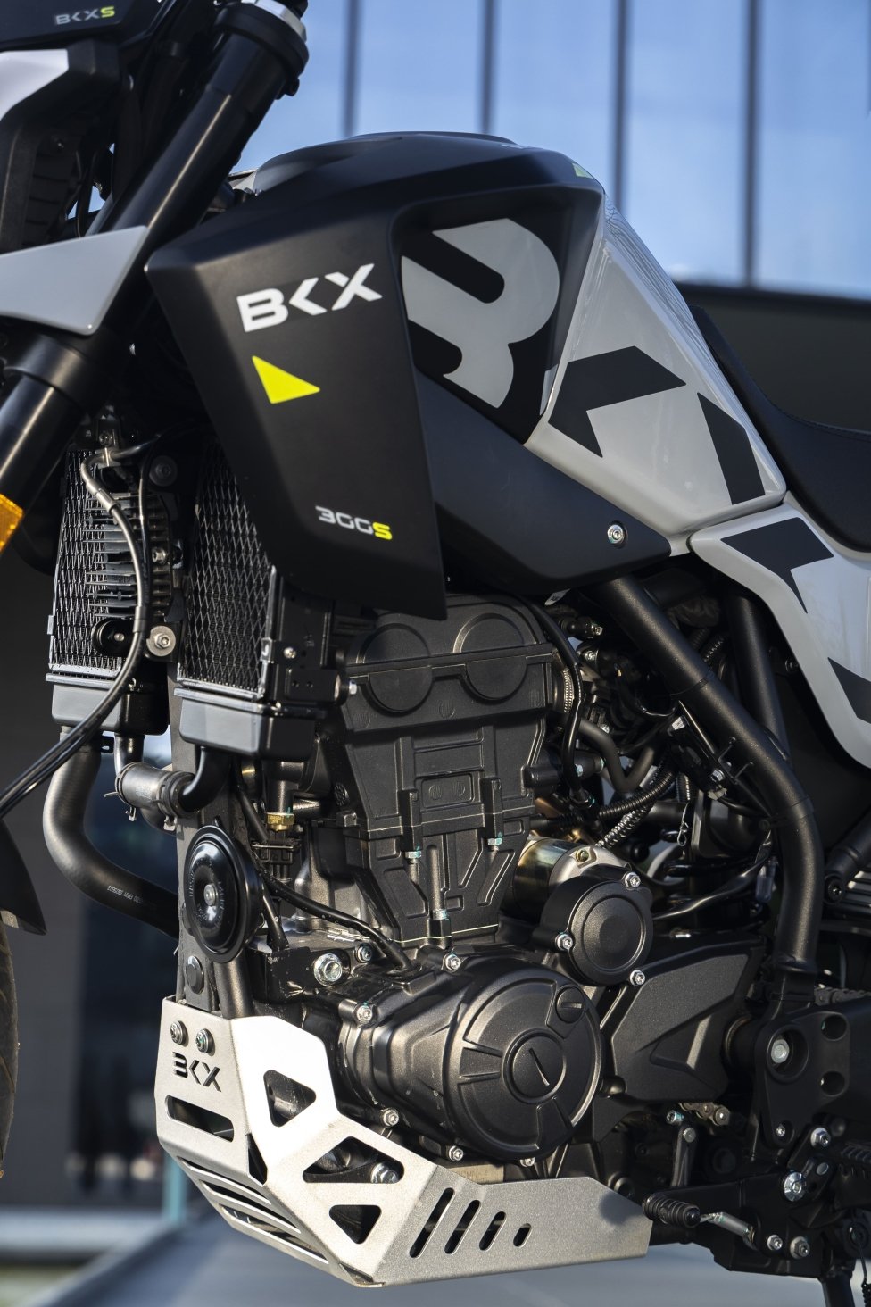 Benelli BKX 300 dan BKX 300 S: semakin berkembang