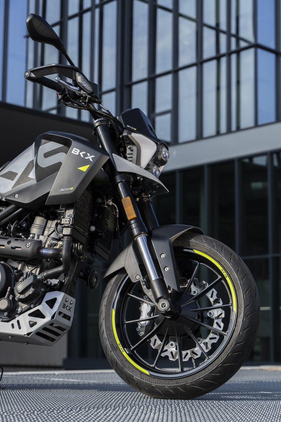 Benelli BKX 300 dan BKX 300 S: semakin berkembang