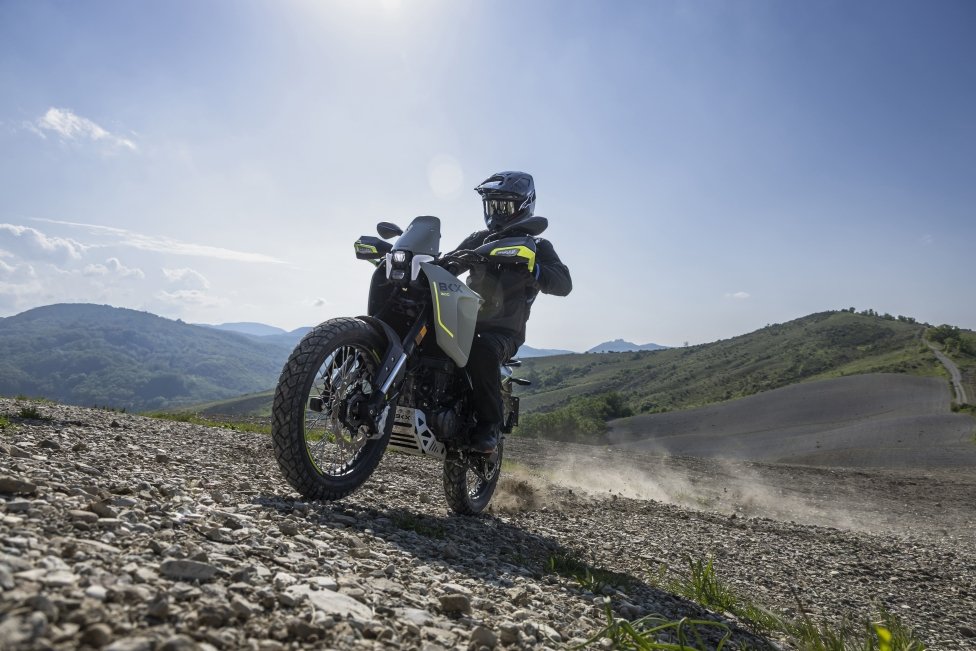 Benelli BKX 300 dan BKX 300 S: semakin berkembang
