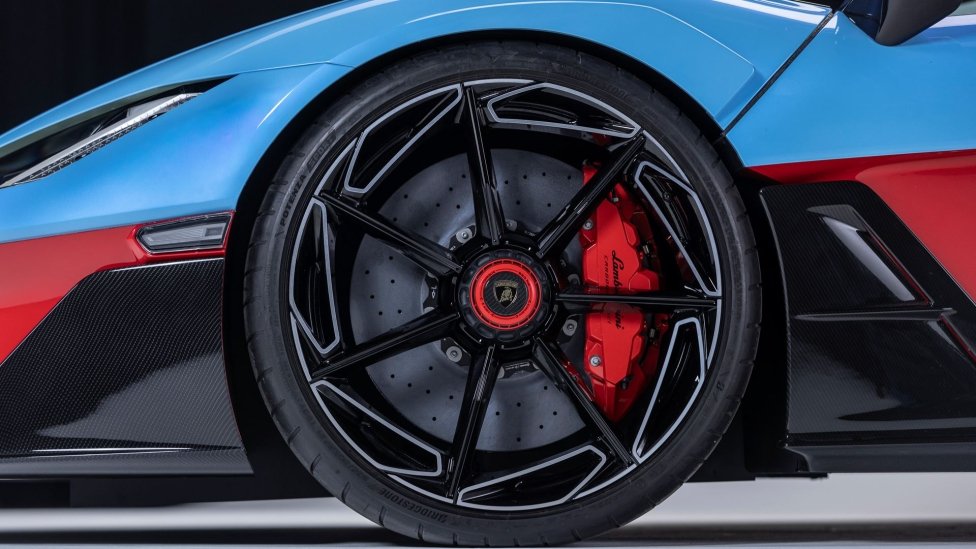 Fenomeno Roadster: la open-top più potente mai creata da Lamborghini