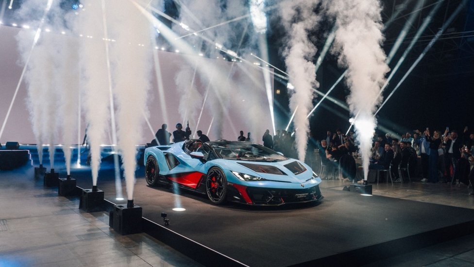 Fenomeno Roadster: la open-top più potente mai creata da Lamborghini