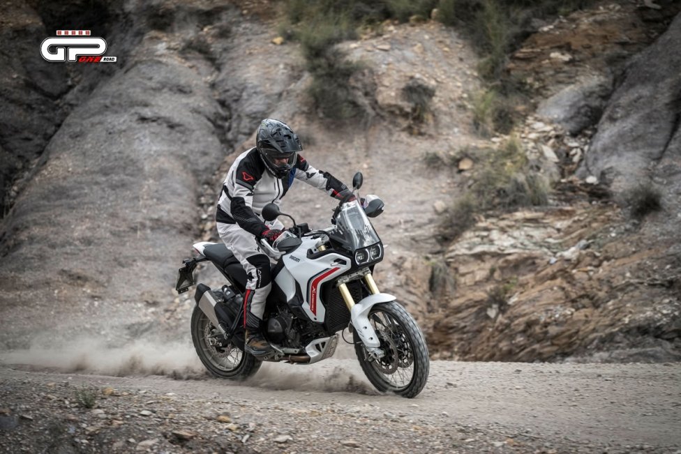 PROVA Ducati DesertX, il V2 è cazzuto anche in fuoristrada!