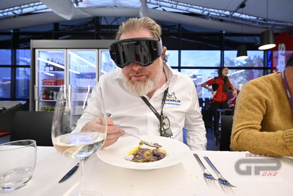 Master of Hospitality: cena al buio in Alpinestars con Jorge Martin alla guida