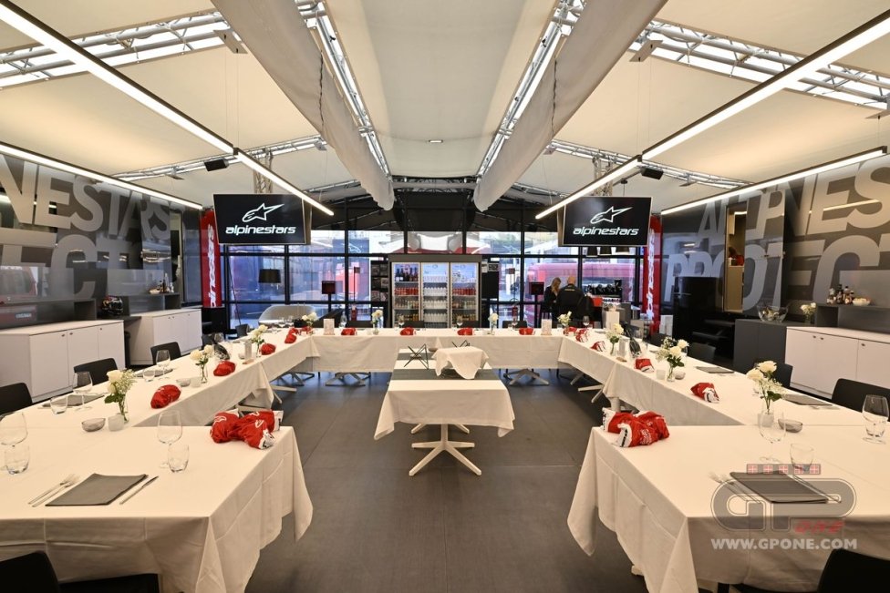 Master of Hospitality: cena al buio in Alpinestars con Jorge Martin alla guida