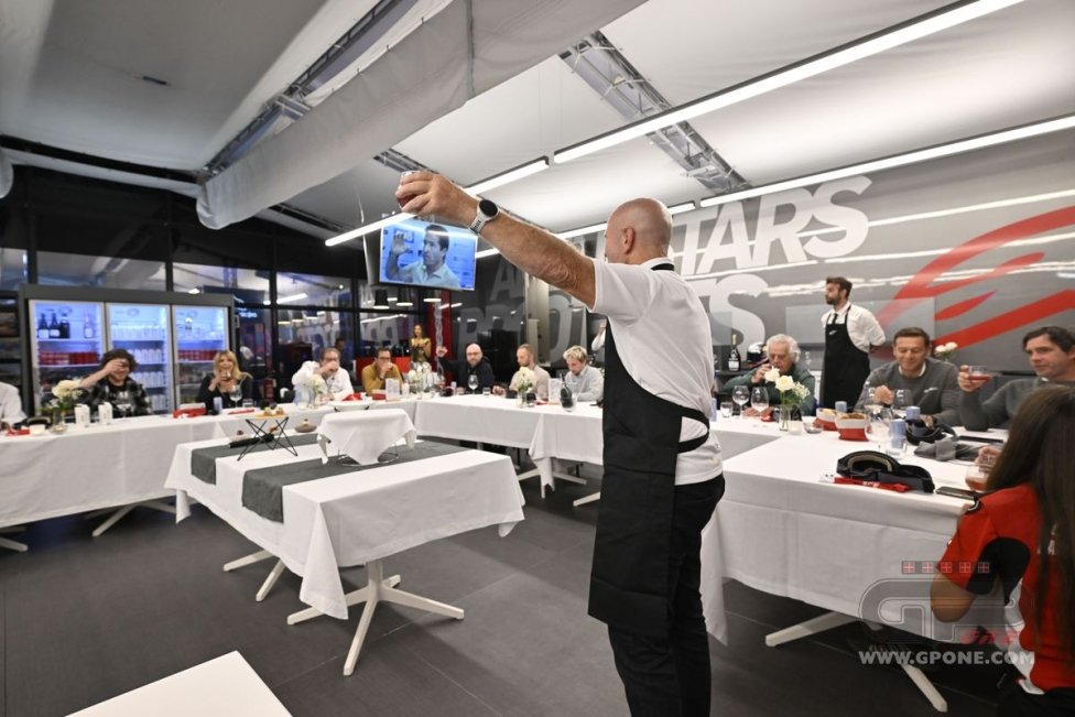 Master of Hospitality: cena al buio in Alpinestars con Jorge Martin alla guida