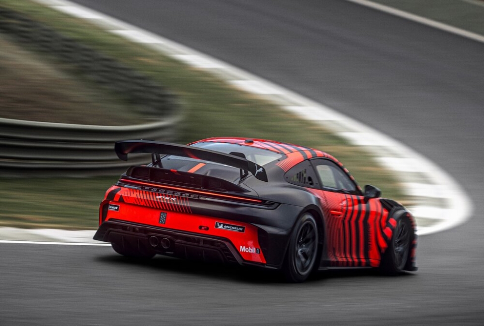 Porsche 911 GT4 R: la supercar destinata alle competizioni motoristiche internazionali