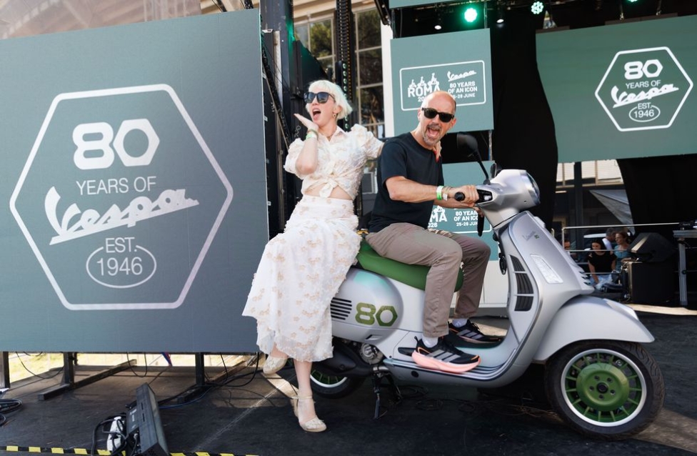 Vespa “Edisi Ke-80”: edisi koleksi, hanya diproduksi sebanyak 1.946 unit