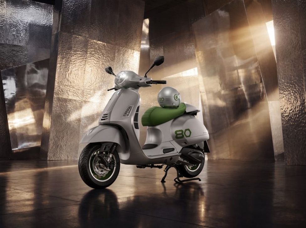 Vespa “Edisi Ke-80”: edisi koleksi, hanya diproduksi sebanyak 1.946 unit