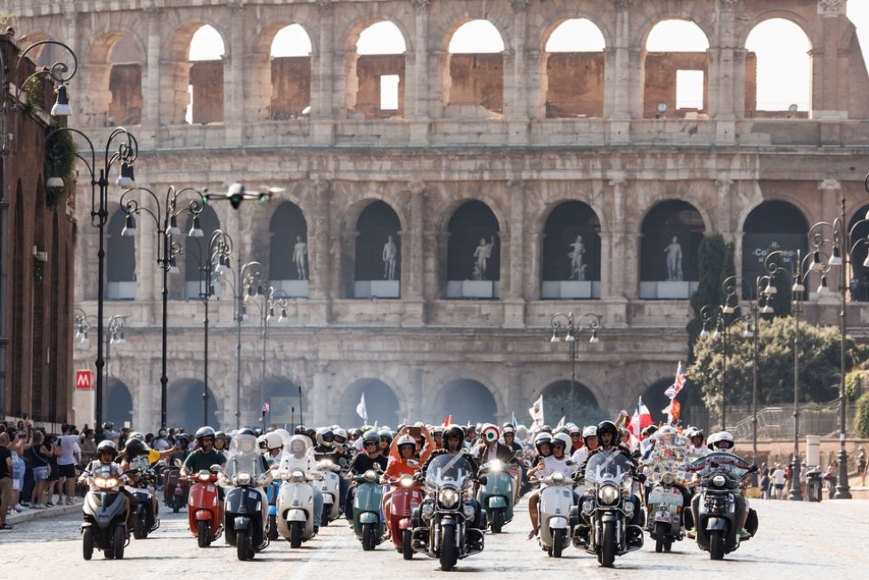 Vespa in Rome: The Most Well-Attended Rally in History!