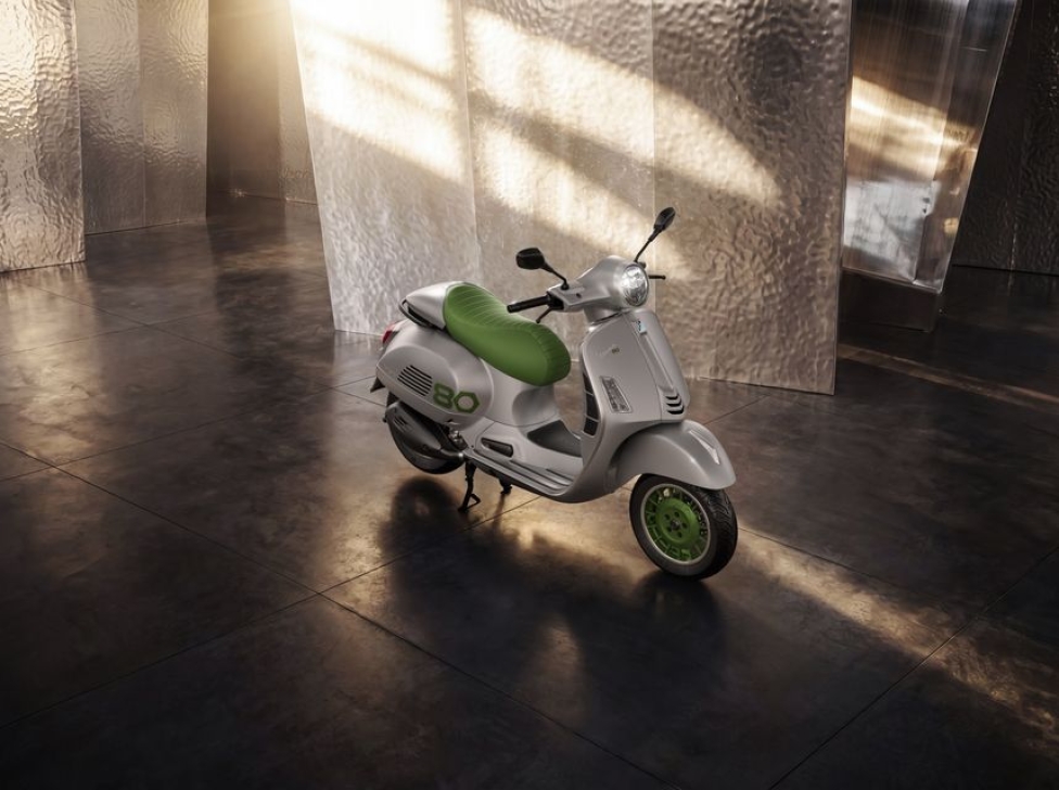 Vespa “Edisi Ke-80”: edisi koleksi, hanya diproduksi sebanyak 1.946 unit