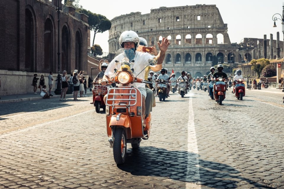 Vespa in Rome: The Most Well-Attended Rally in History!