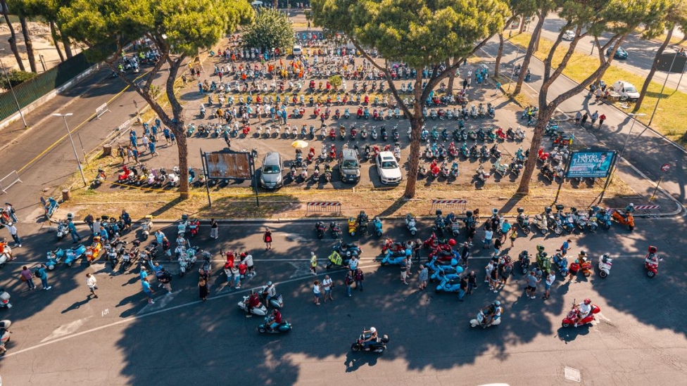 Vespa in Rome: The Most Well-Attended Rally in History!