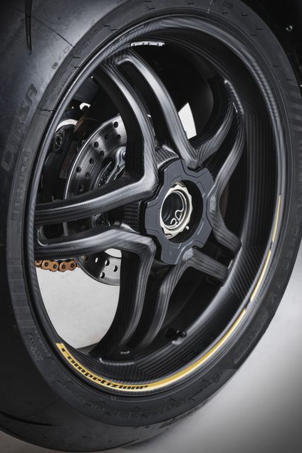 MV Agusta: ingegneria e materiali pregiati