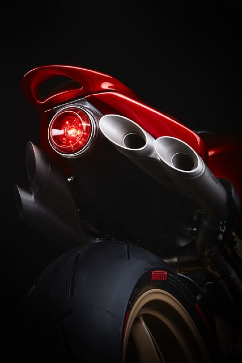 MV Agusta: ingegneria e materiali pregiati