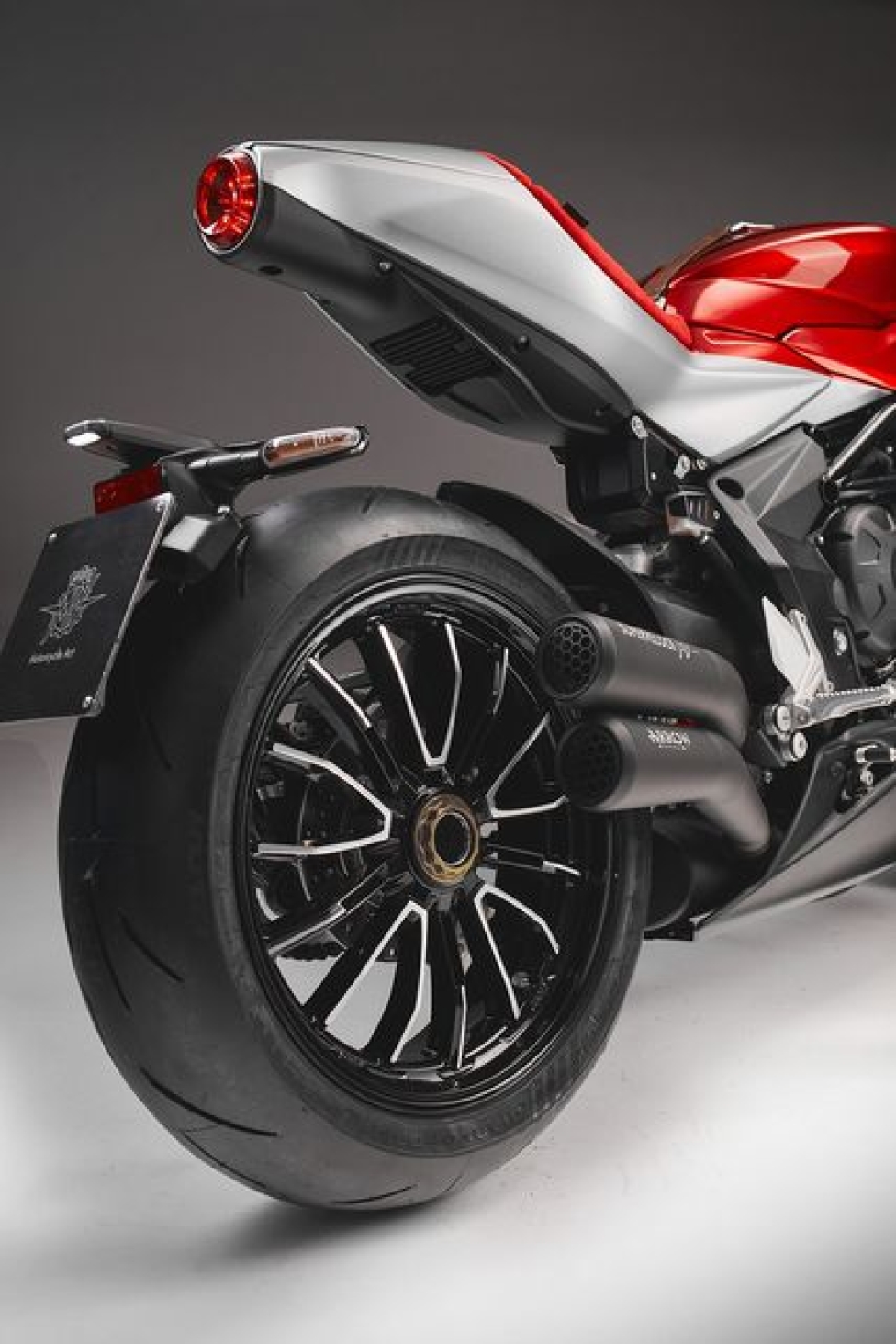 MV Agusta: ingegneria e materiali pregiati