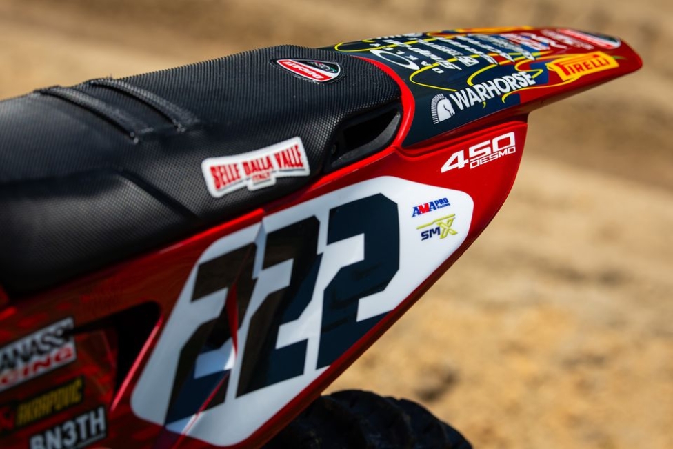 Ducati: una livrea firmata Troy Lee per Tony Cairoli