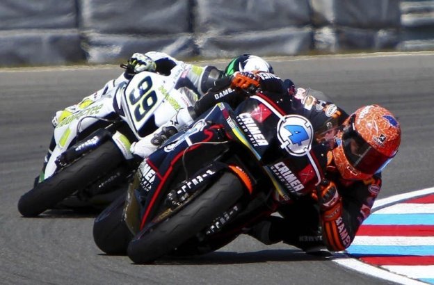 Moto - News: A sorpresa Gino Rea. Davies leader 