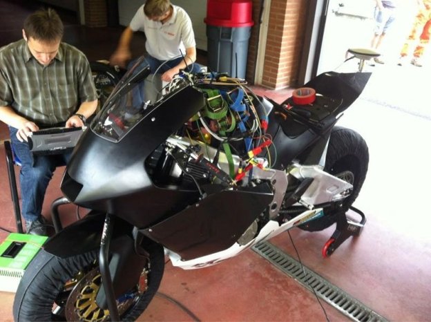 Moto - News: Test Suter-BMW con Aegerter e Petrucci